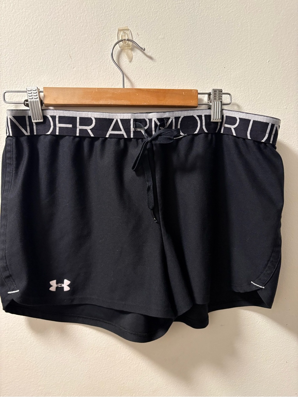 Under Armour Black Women's Athletic Shorts with Logo Waistband size L